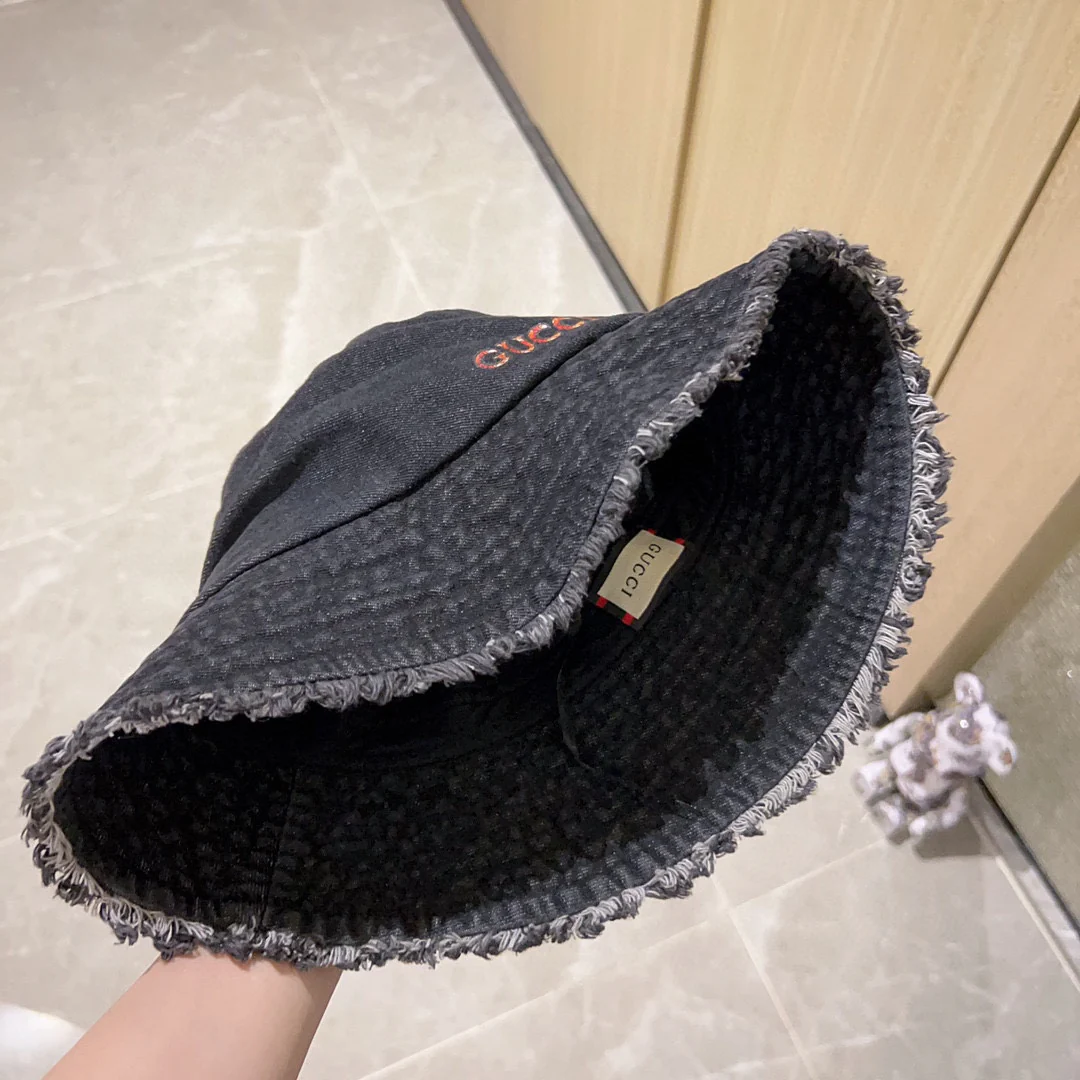 Новинка сезона весна/лето 2023 от Gucci - Джинсовая панама с бахромой - Черная