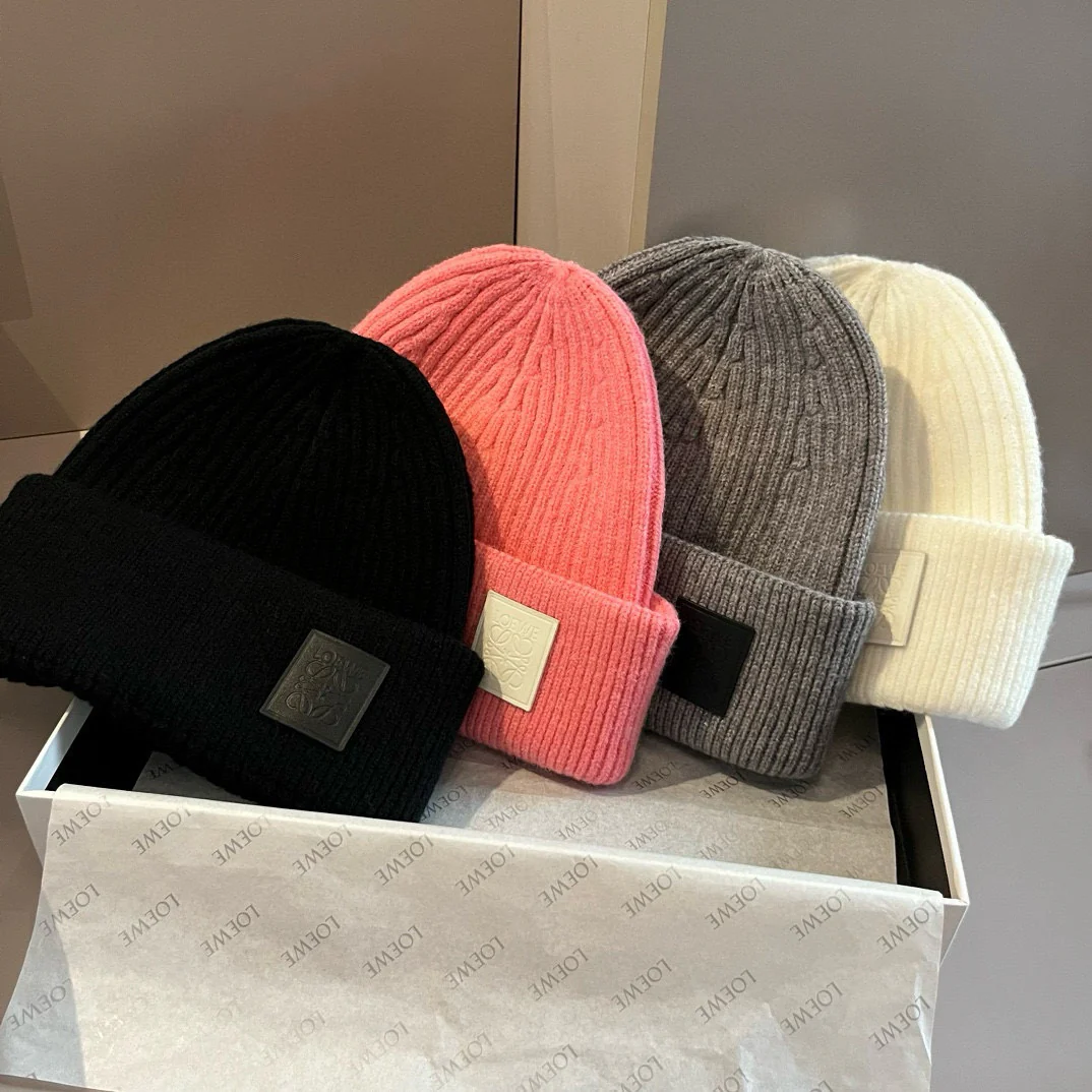 Новая вязаная шапка LOUEWE - розовая