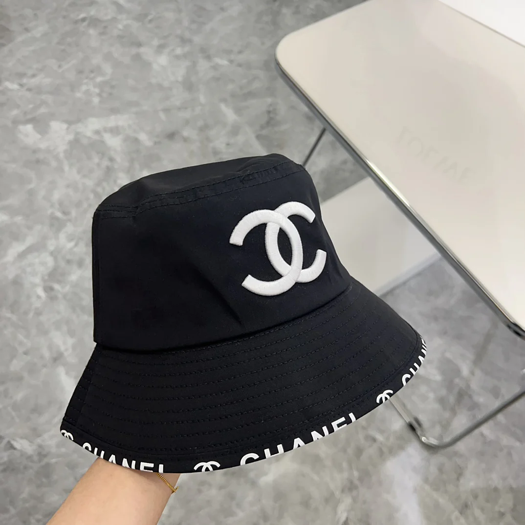 Chanel - дизайнерская рыбацкая шляпа с буквами - черная