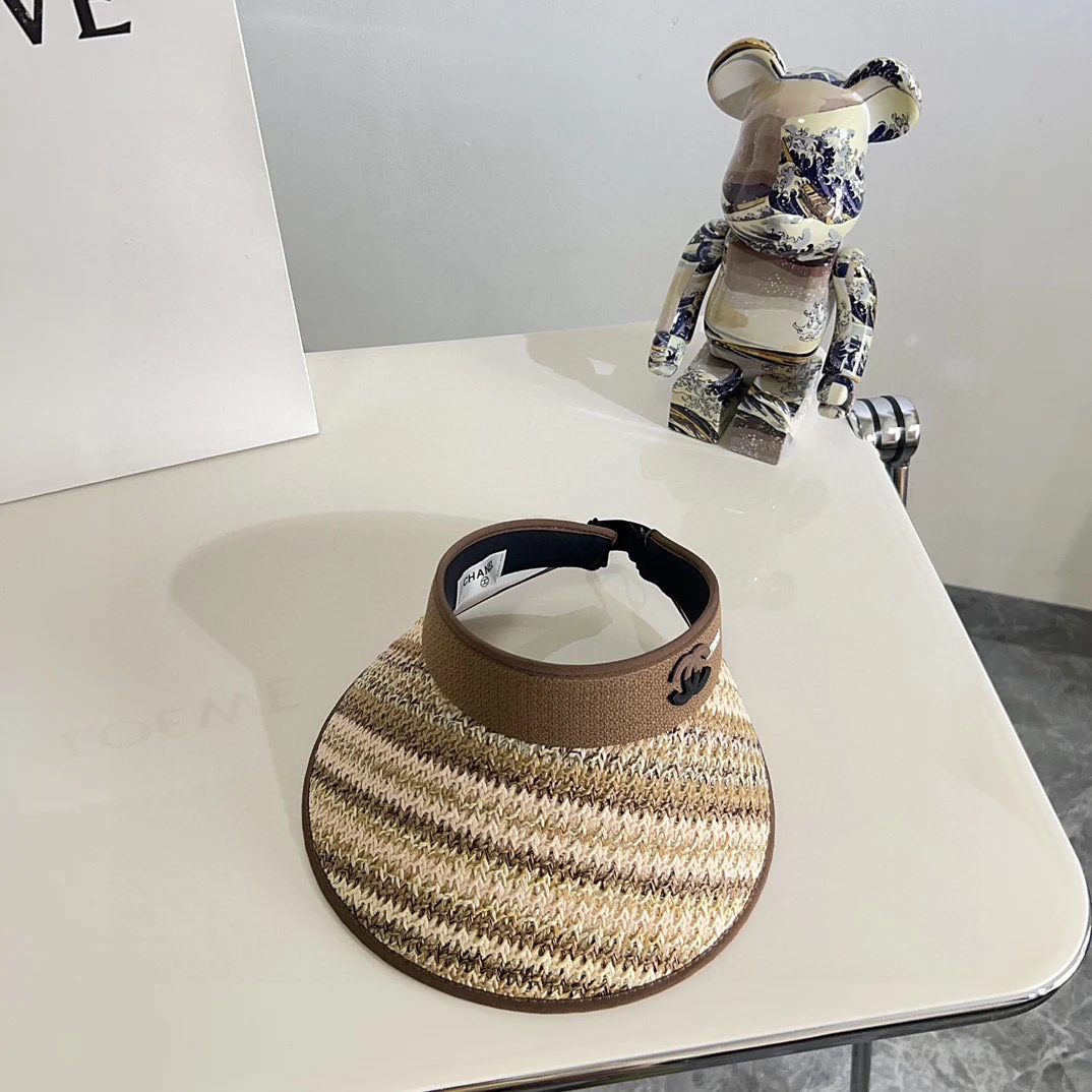 Новая летняя плетеная шляпа от солнца Chanel 2024 года с цветовыми блоками - Кофейный цвет