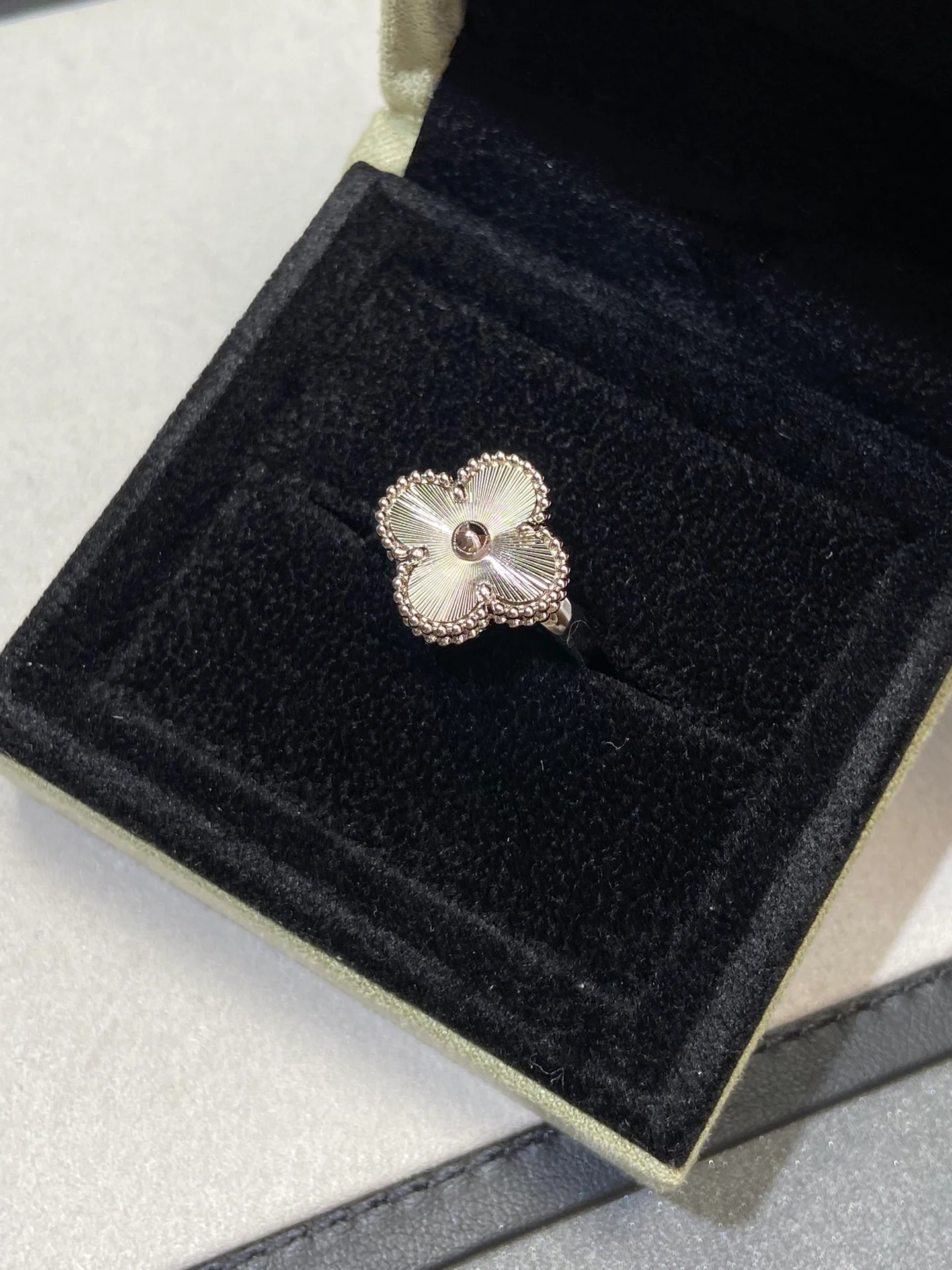 Ван Веккьо - Кольцо 036