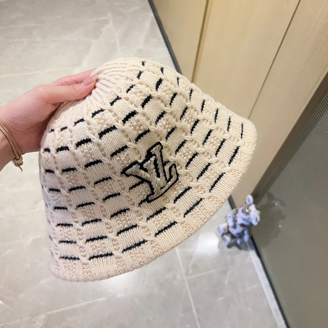 Вязаная рыбацкая шапка LV 2023 New Wave - белая