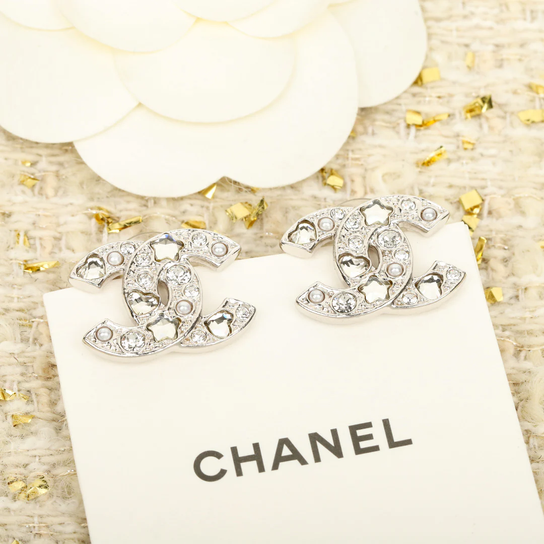 Chanel - Серьги в форме сердца, пятиконечной звезды и двойной буквы С (25 пенсов)