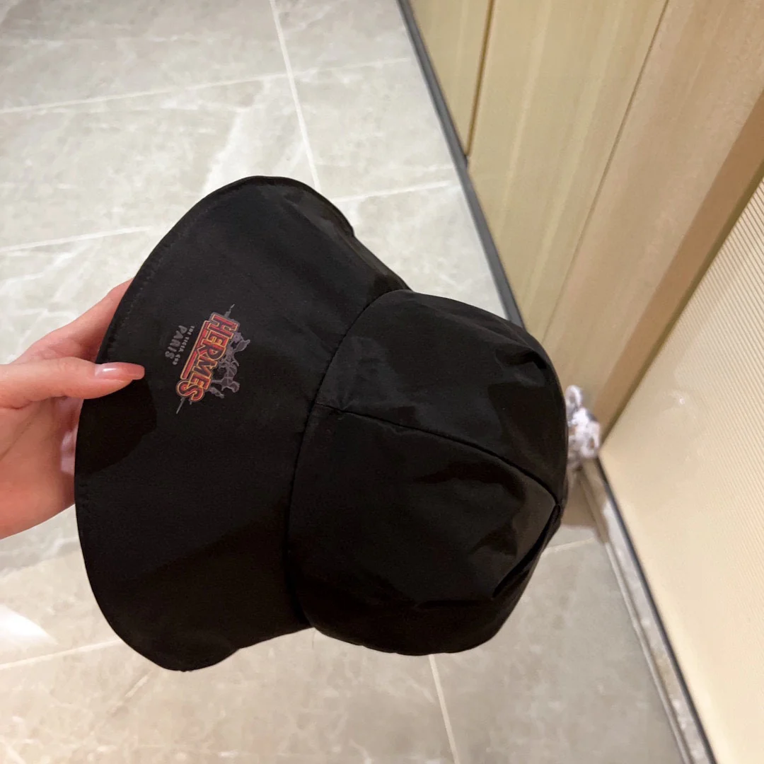 Новинка сезона весна/лето 2023 от Hermes - Водонепроницаемая рыбацкая шляпа-купол