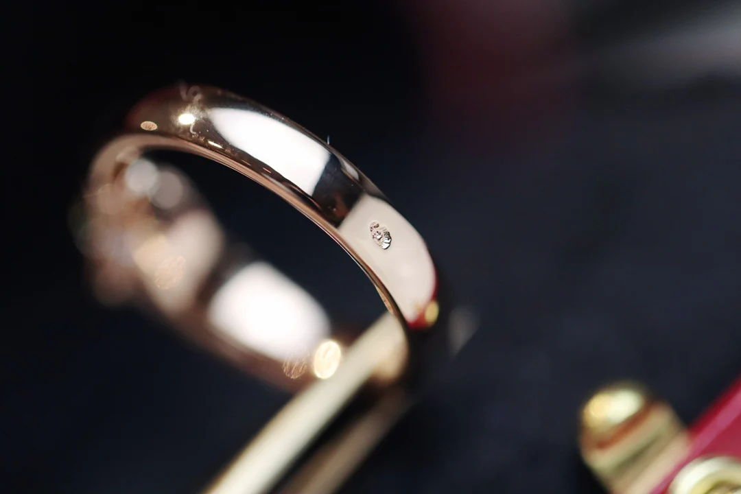 Коллекция Cartier Panther - Розовое золото с полубриллиантами и изумрудами