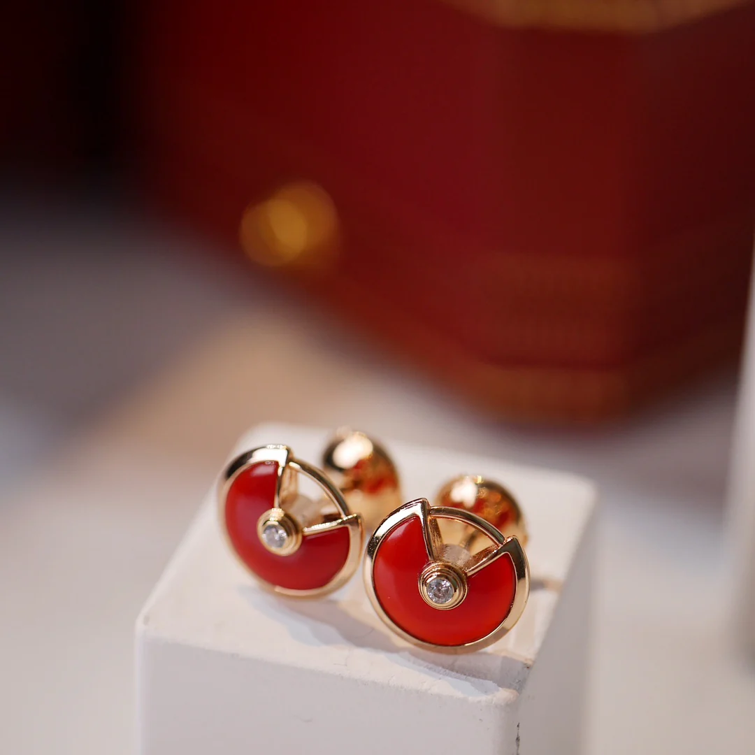 Серьги-гвоздики Cartier-Amulette