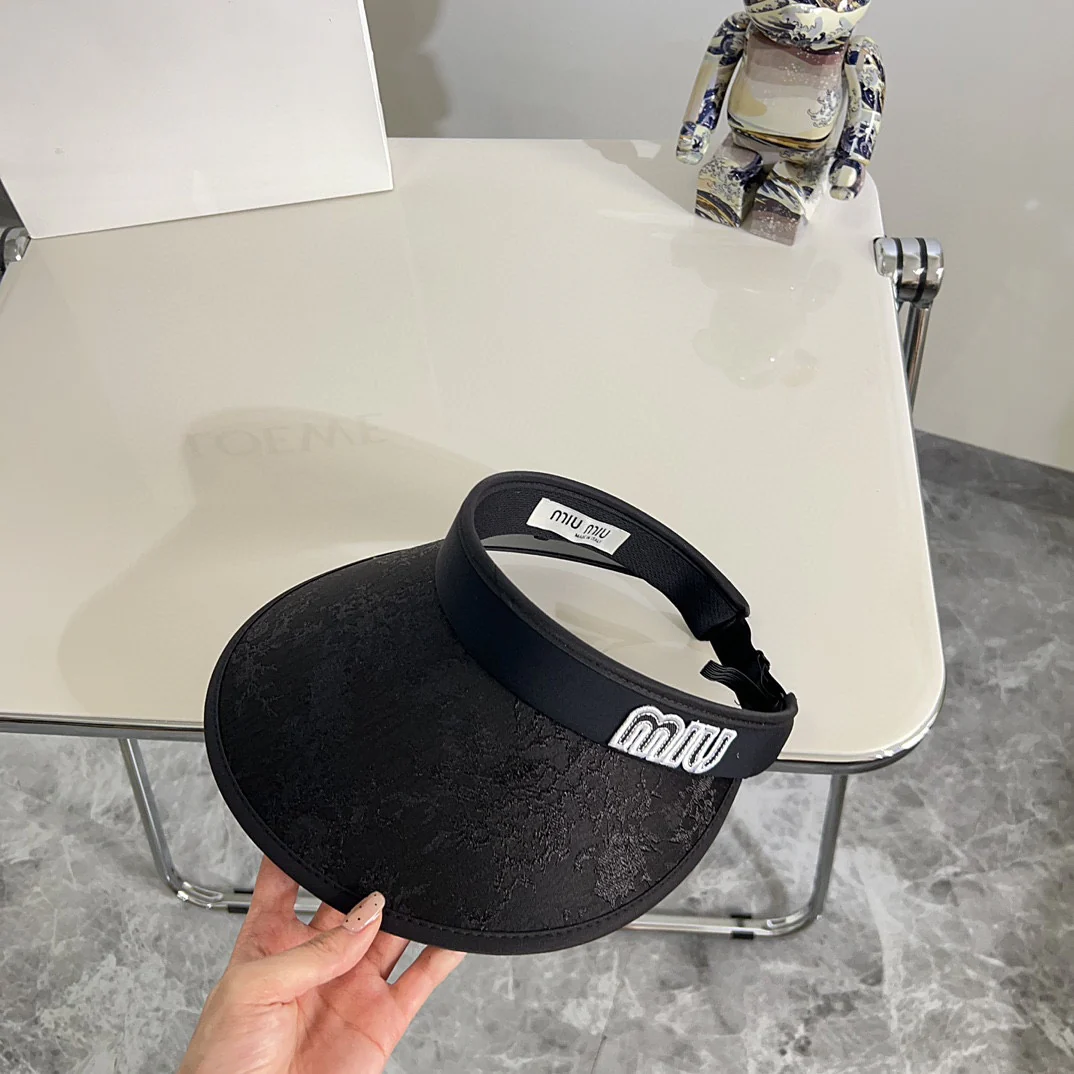 Новая летняя солнцезащитная шляпа Miu Miu 2024 с китайским узором - черная.