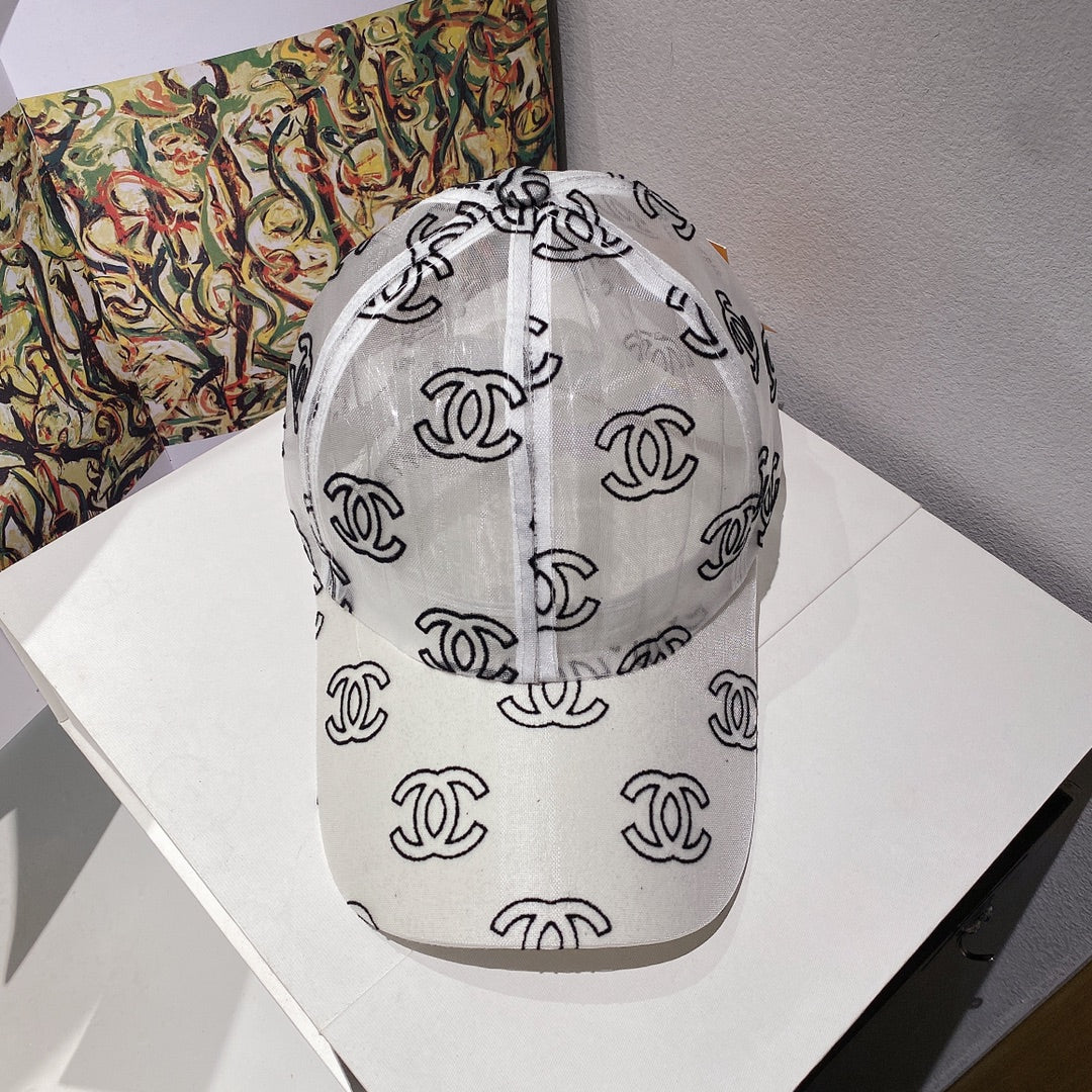 Новинка 2022 года от Chanel - сетчатая кепка-?уточка? - белая