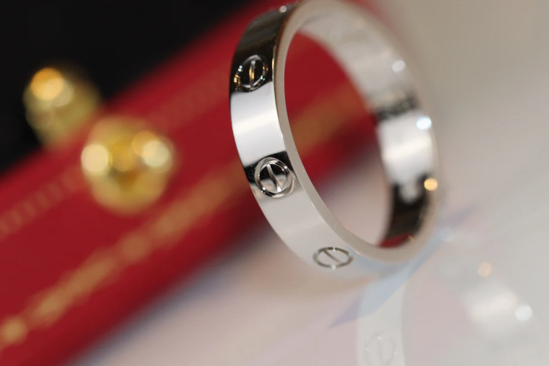 Кольцо Cartier Love Solitaire — розовое и белое золото