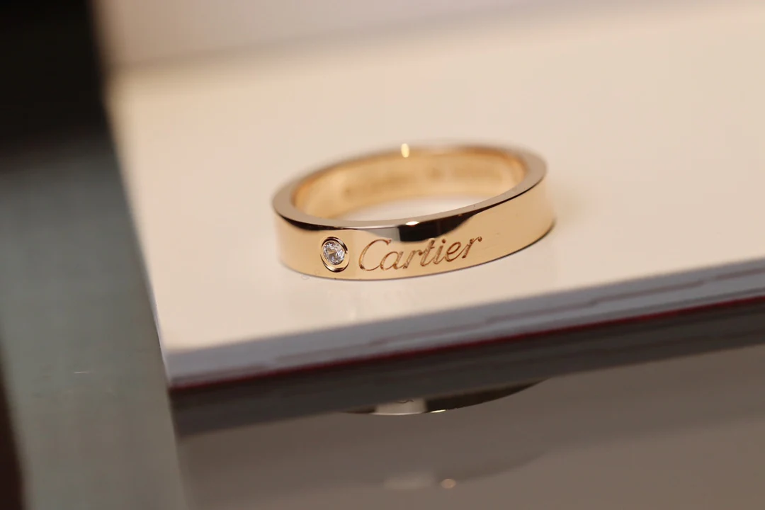 Cartier - Классическое фирменное кольцо с одним камнем