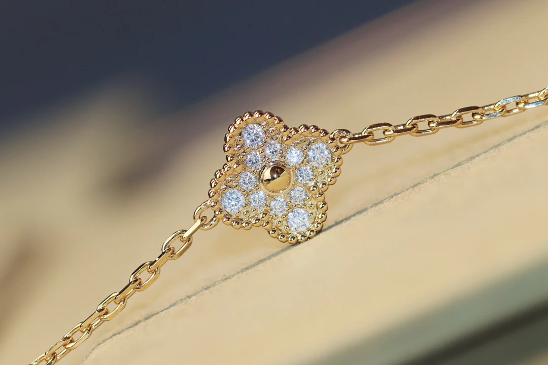 Van Vuitton - Колье 032