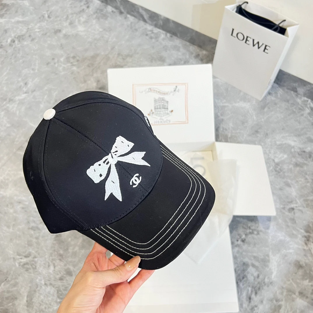 Бейсболка Chanel 2024 Летняя коллекция, новая, с тяжелой вышивкой и бантом - черная