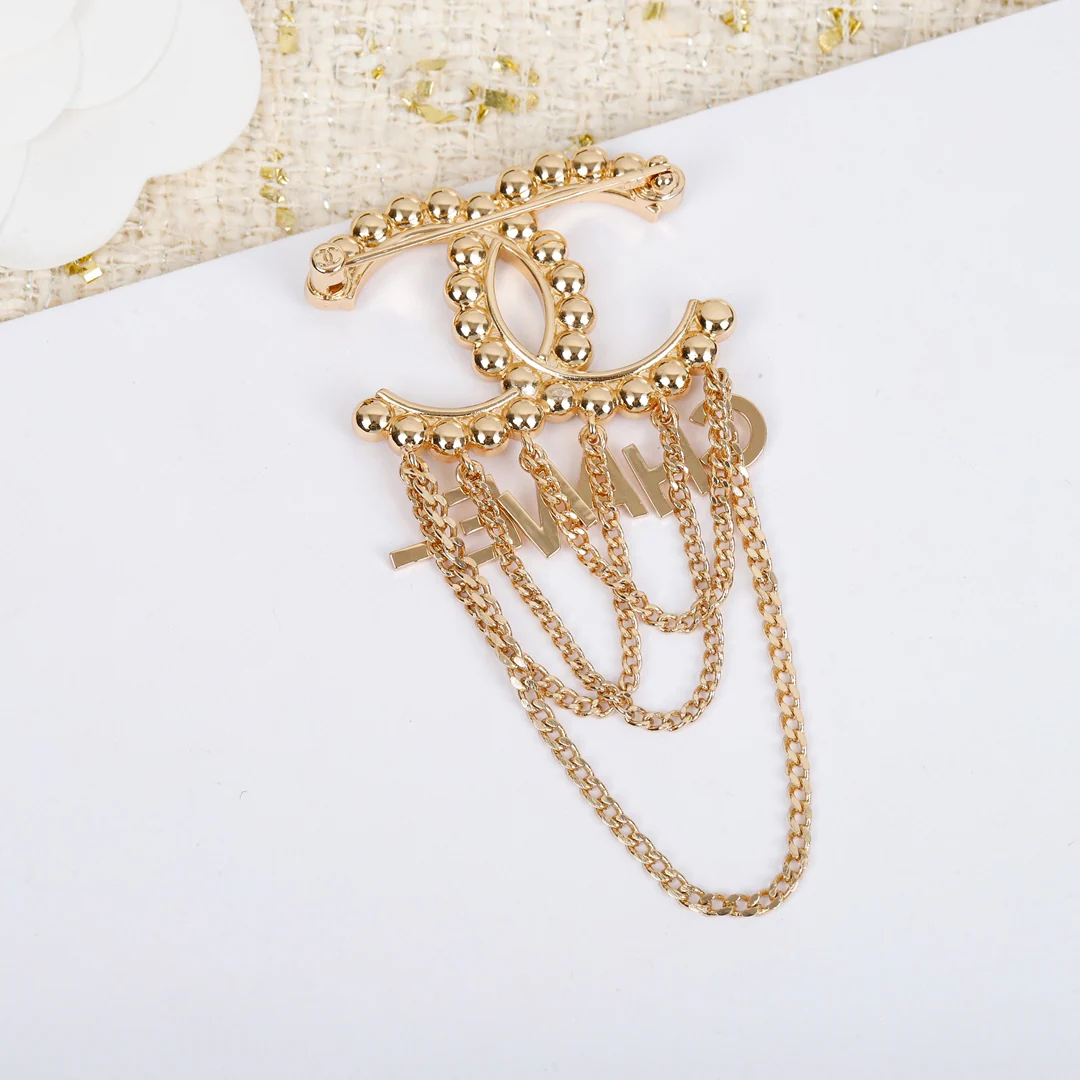 Брошь Chanel 139