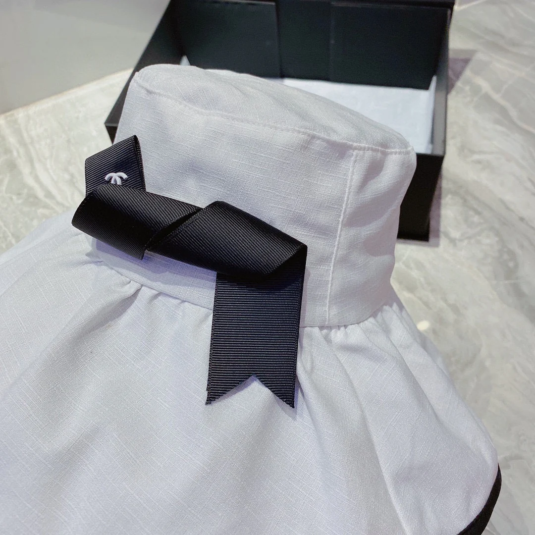 Солнцезащитная шляпа Chanel из ткани, устойчивой к УФ-излучению. Складная широкополая шляпа от солнца.