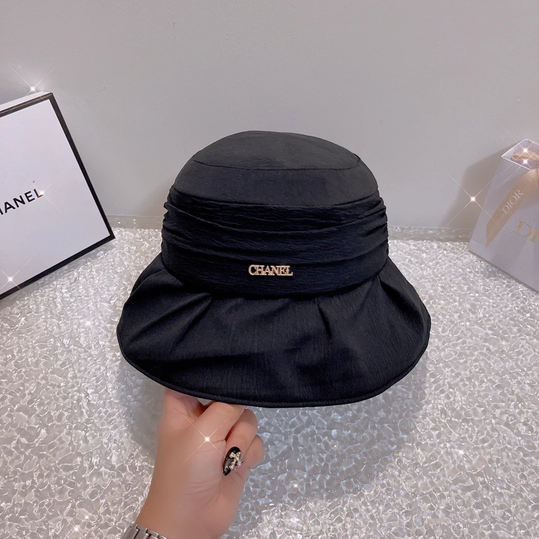 Плиссированная шляпа от солнца от Chanel