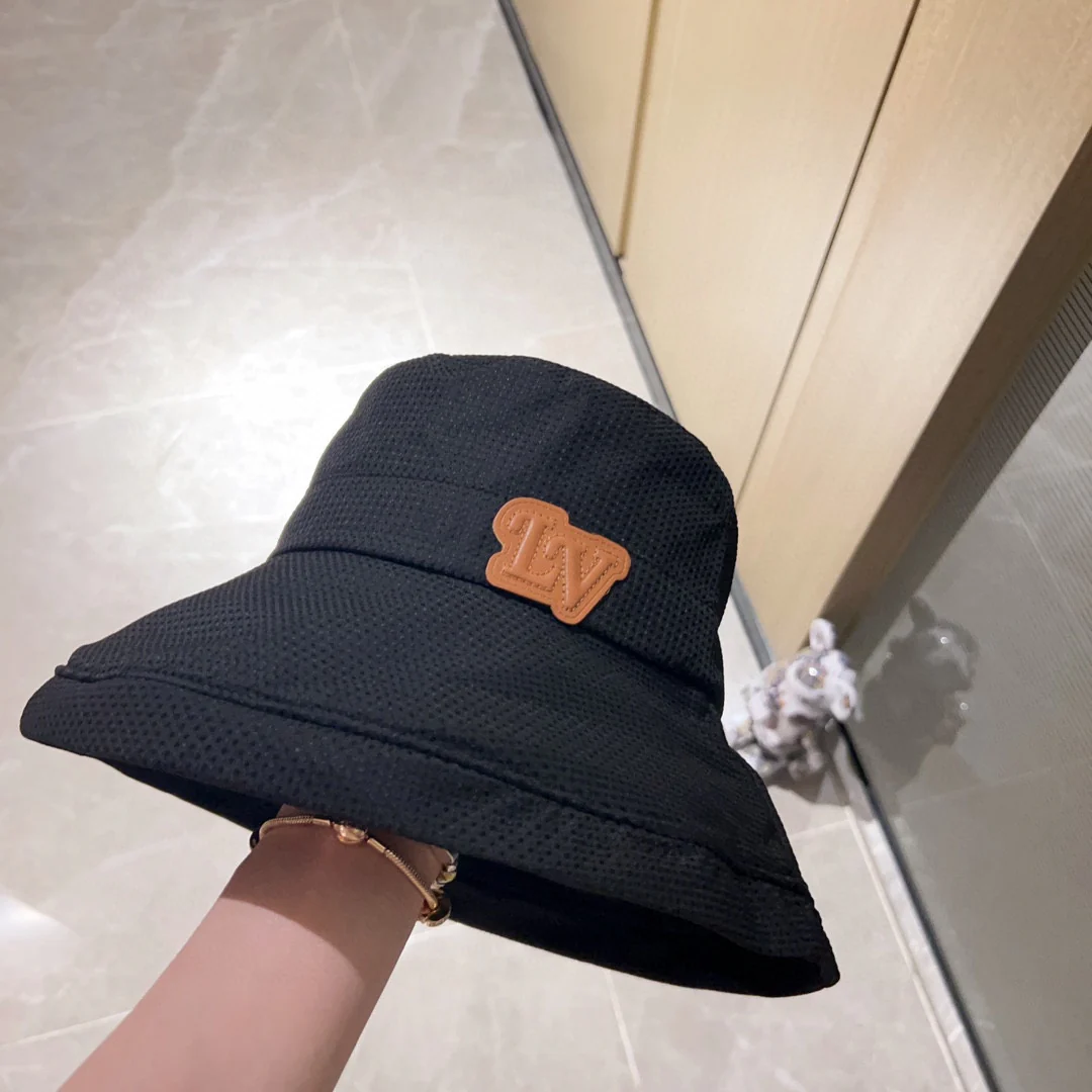 Новая кожаная рыбацкая шляпа с широкими полями и логотипом LV 2023 года — черная.