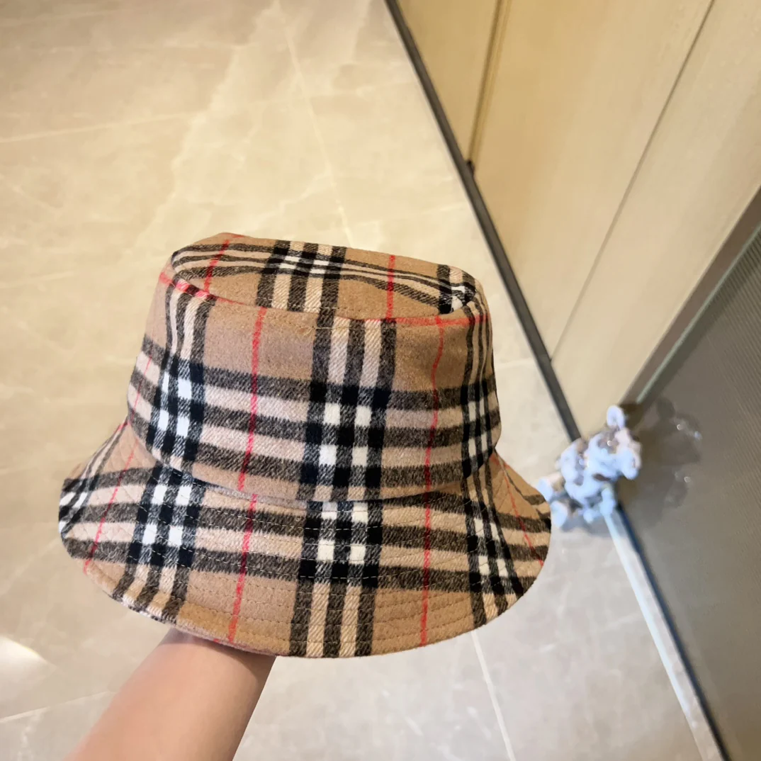 Новая кашемировая панама в клетку от Burberry, 2023 год, оранжевая.