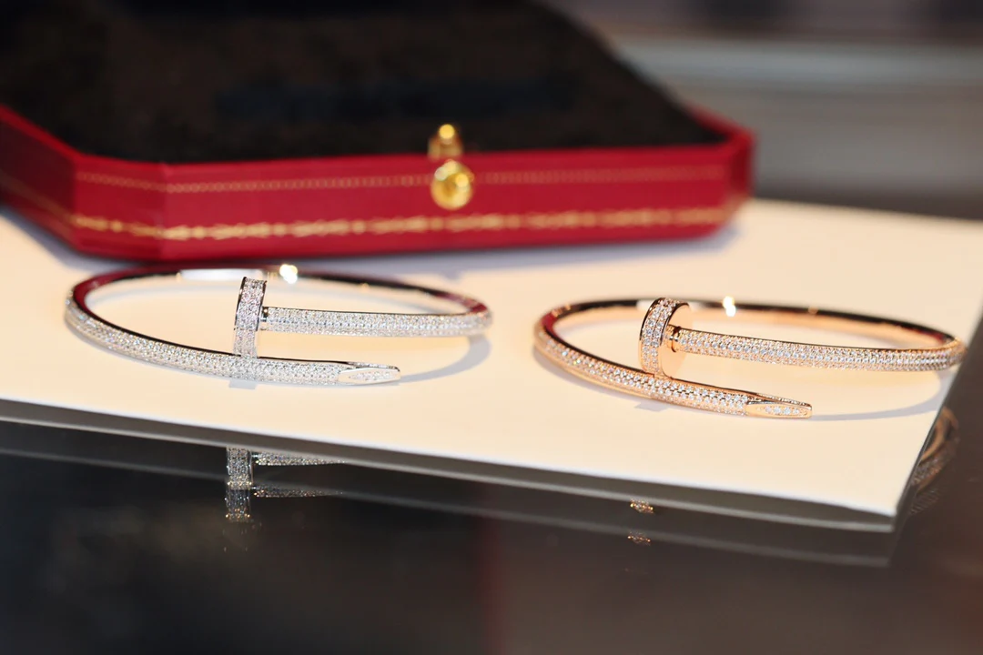 Браслет Cartier, полностью украшенный бриллиантами