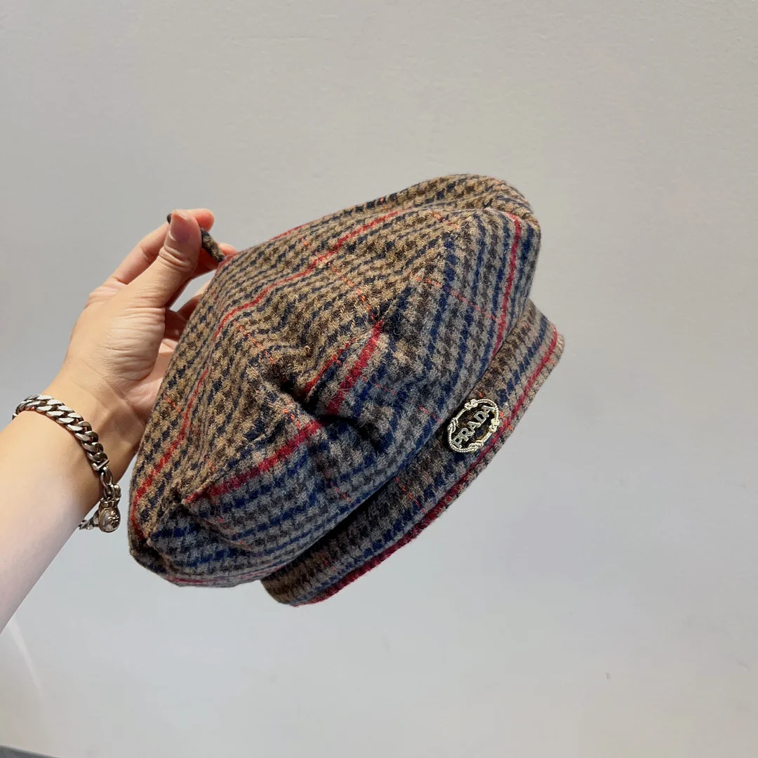 Prada - Ретро клетчатый берет из коллекции осень/зима - красный