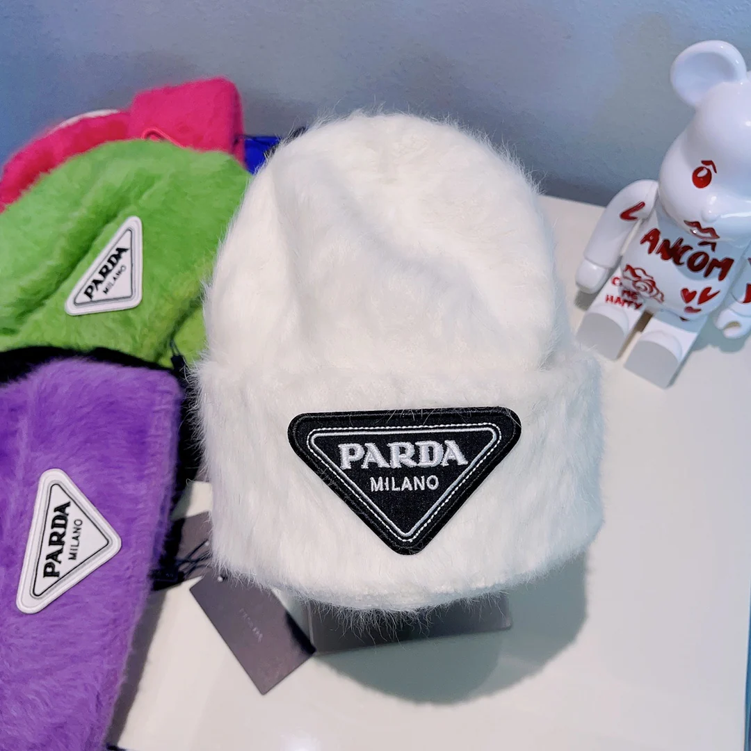 Разноцветная шапка-бини из кроличьего меха от Prada