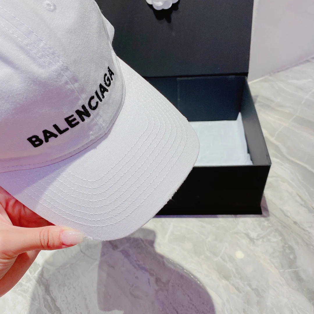 Balenciaga - Классическая бейсболка с вышивкой - 1