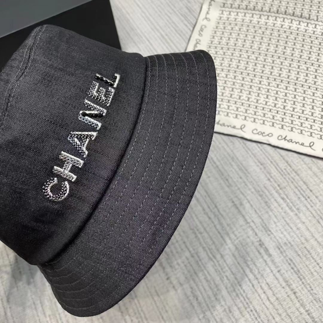 Рыбацкая шляпа Chanel, украшенная пайетками и стразами - Рекомендовано на Xiaohongshu - 2