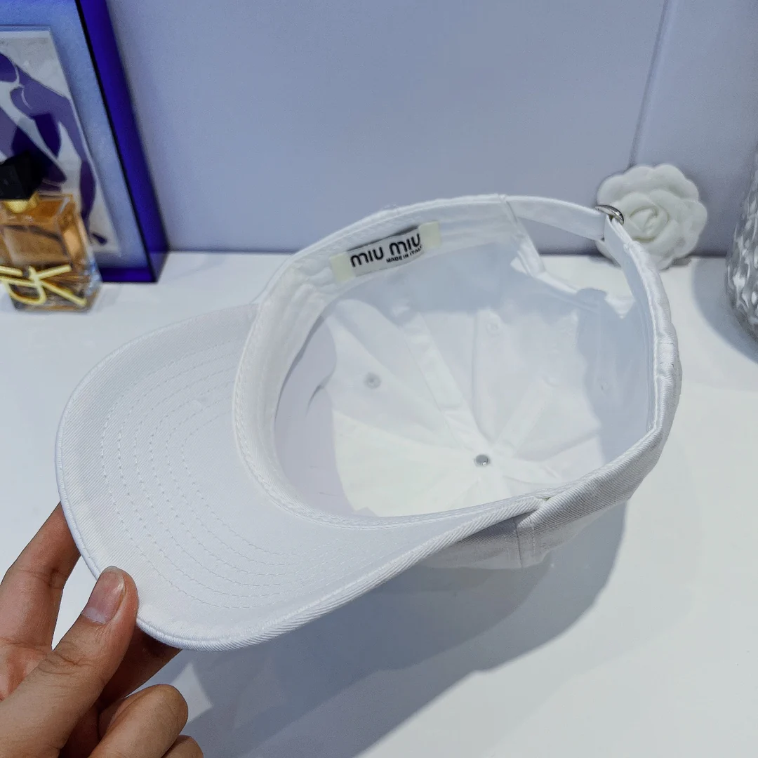 Miu Miu - Новая однотонная бейсболка