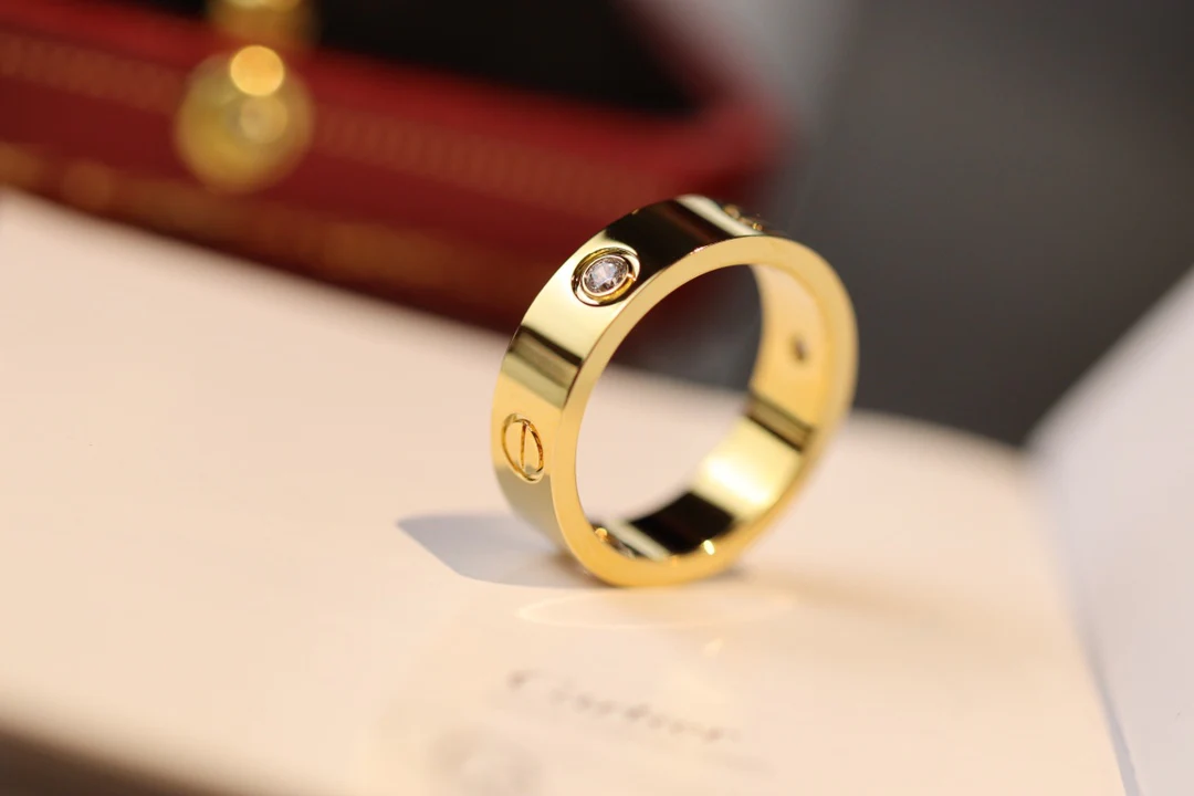 Широкое кольцо Cartier Love с 3 бриллиантами