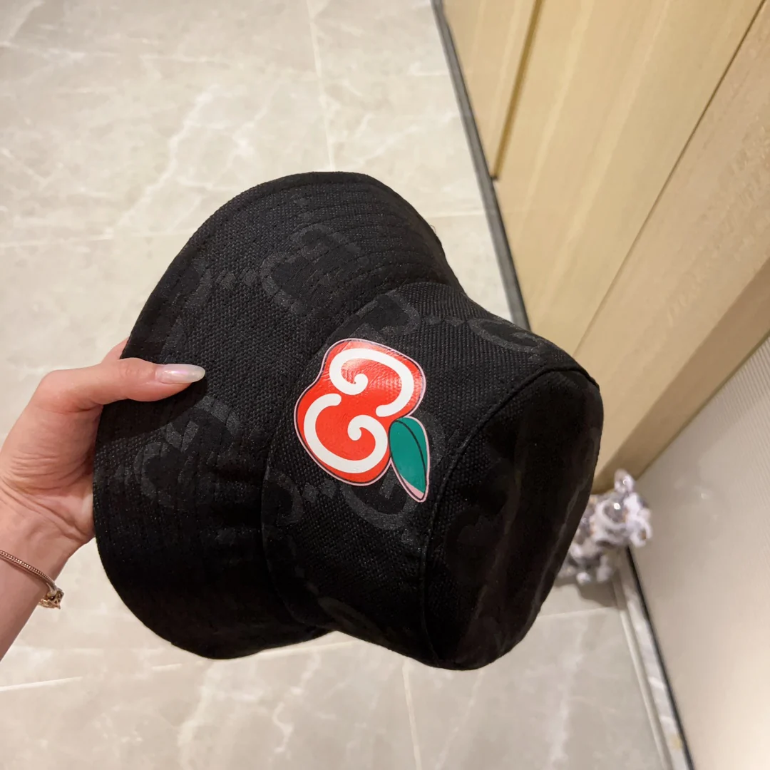 Новинка сезона весна/лето 2023 от Gucci - Панама Apple - Черная