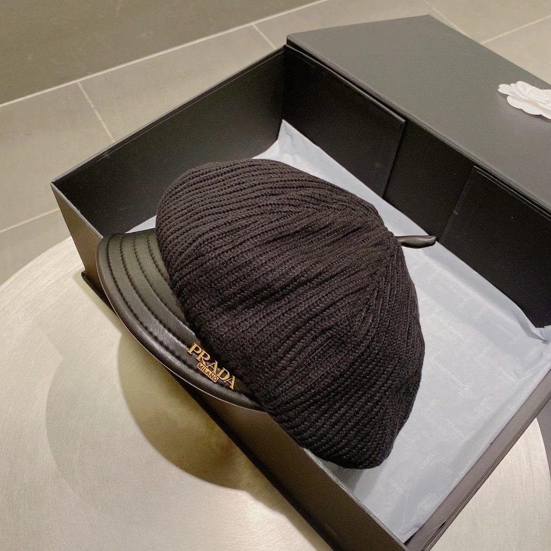 Prada - Вязаная бейсболка - Черная