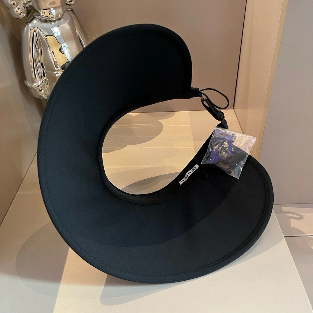 Miu Miu - Плетеная солнцезащитная шляпа - Черная