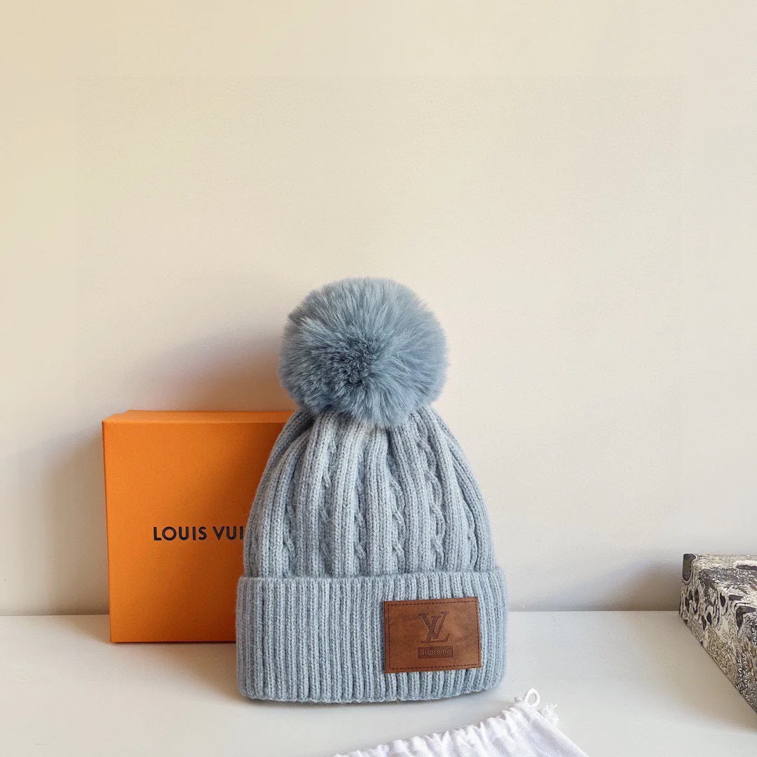 LV - Вязаная шапка с косами