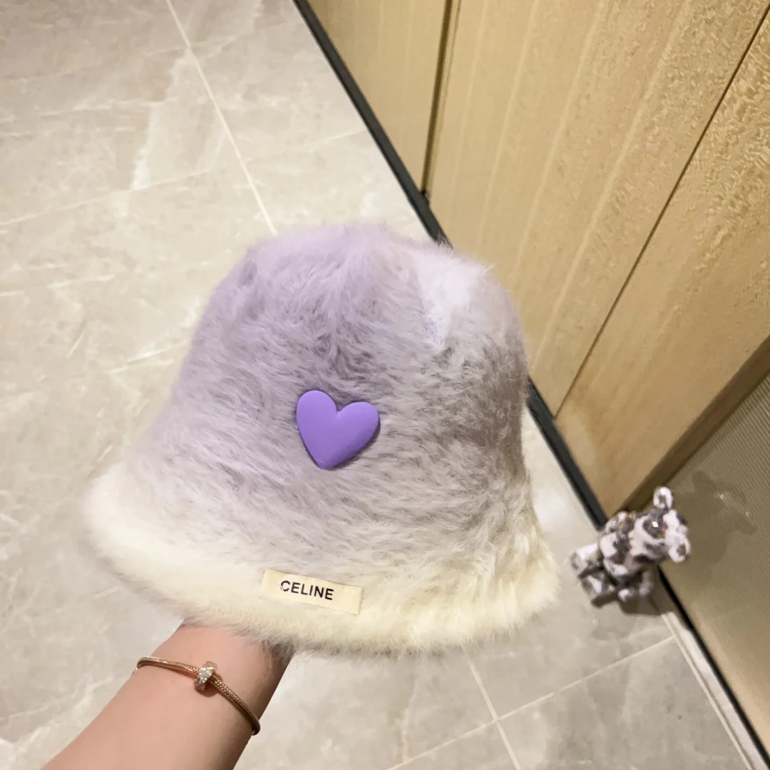 Новая панама Celine 2023 с градиентным рисунком в форме сердца - фиолетовая.