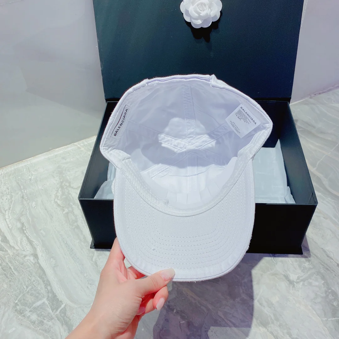 Balenciaga - Классическая бейсболка с вышивкой - 1