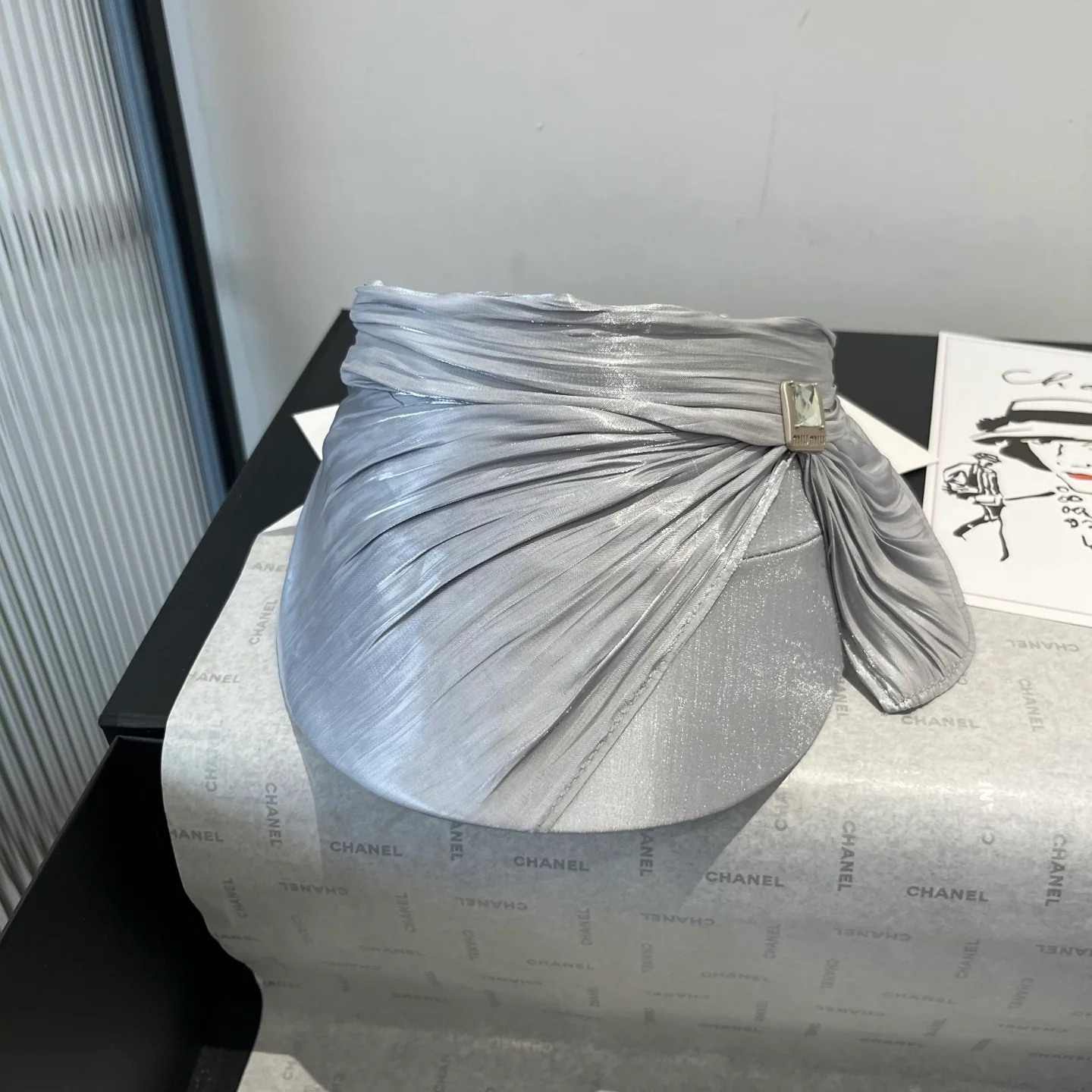 Miu Miu - Солнцезащитная шляпа с атласным бантом - Серебристая