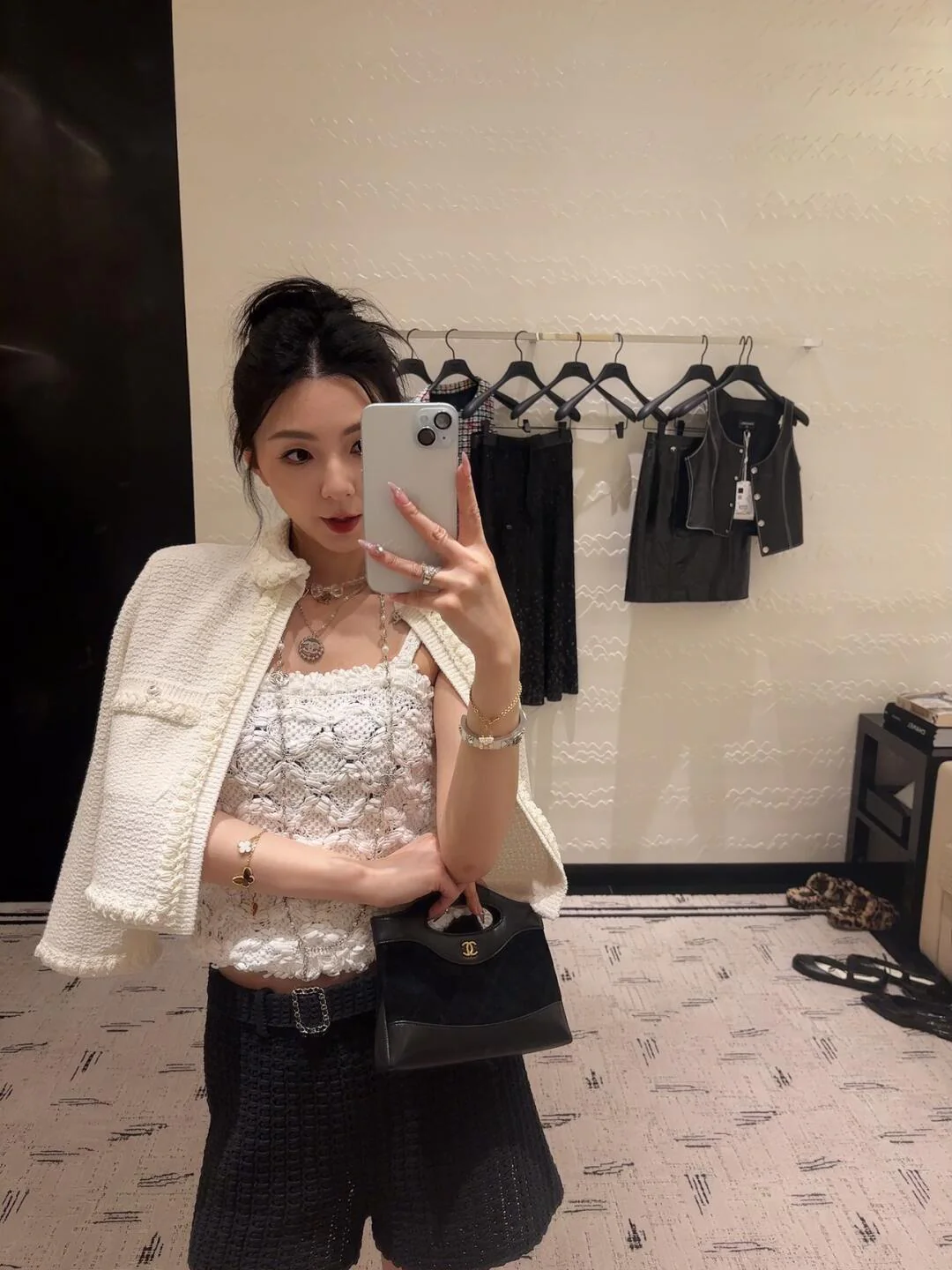 Колье Chanel 25p с ажурным круглым узором и двойной буквой С - Золото - Серебро