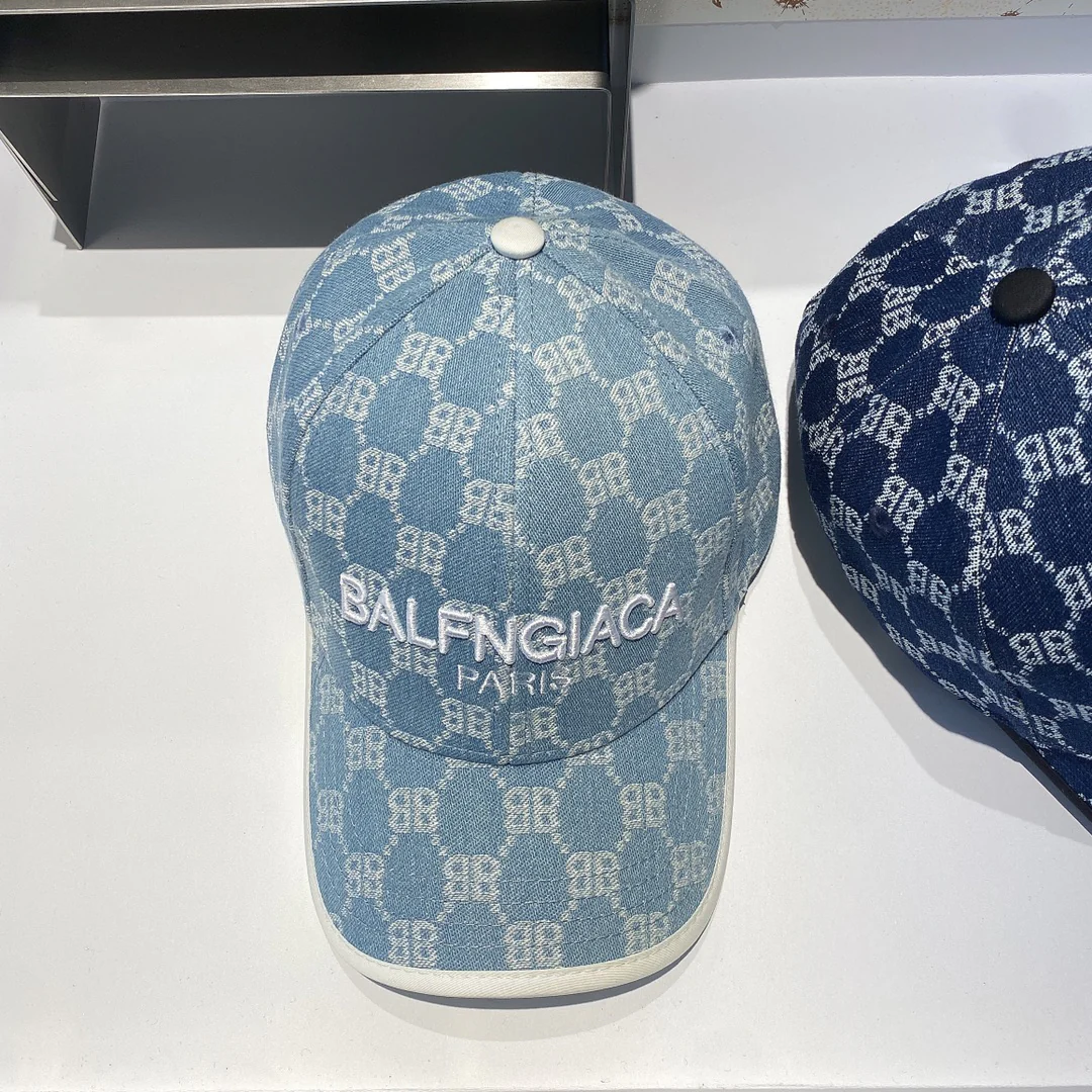 Бейсболка Balenciaga из джинсовой ткани с вышитым логотипом - 2 цвета