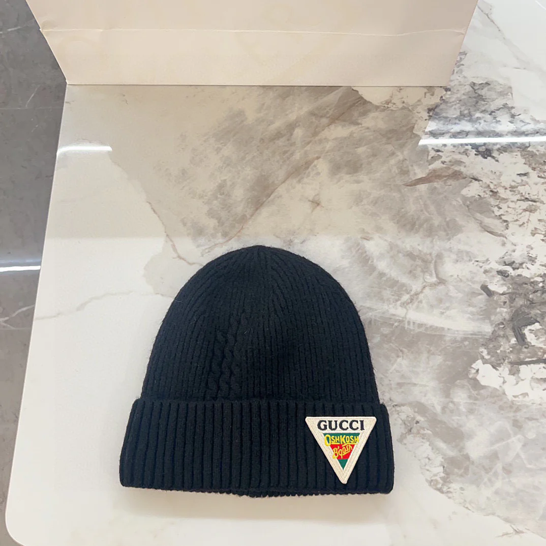Вязаная шапка Gucci Classic Label - черная