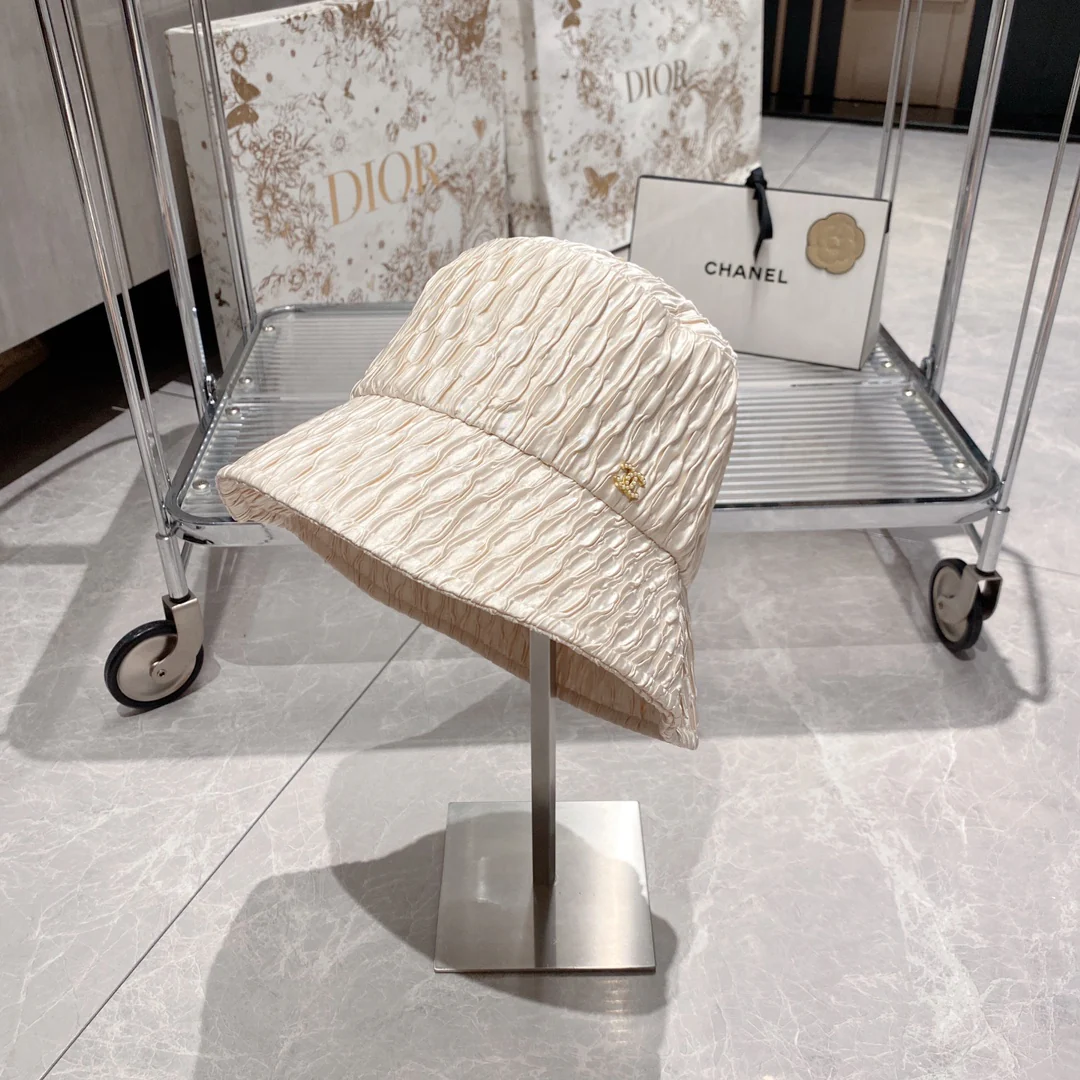 Новинка сезона весна/лето 2023 от Chanel - Рыбацкая шляпа - Цвет Off-White