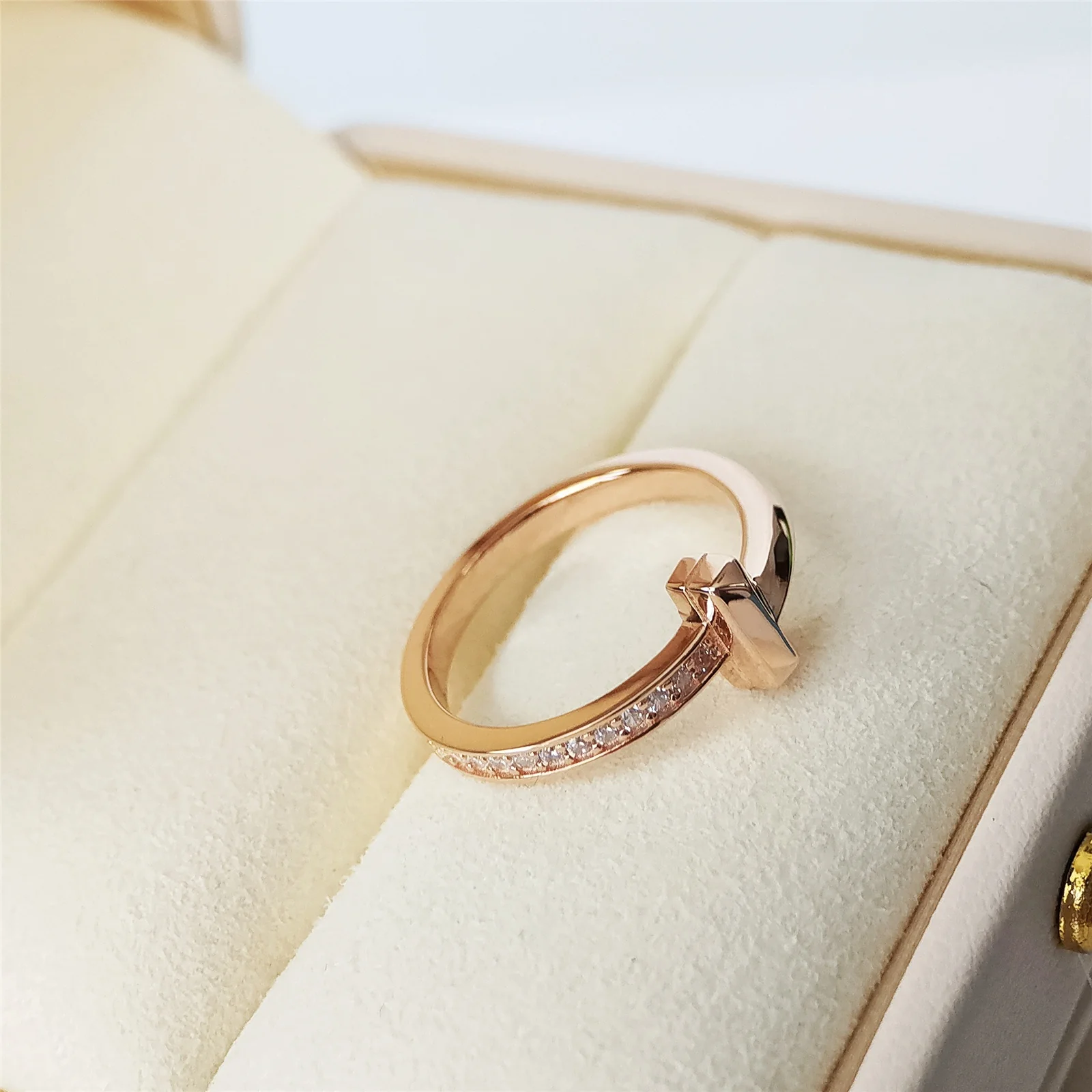 Кольцо Тиффани 040