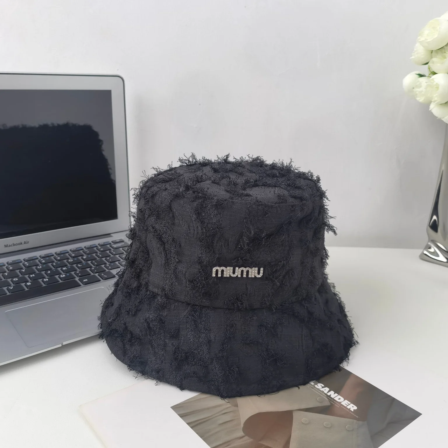 Miu Miu - Новинка осени 2023 - Мягкая простая рыбацкая шляпа