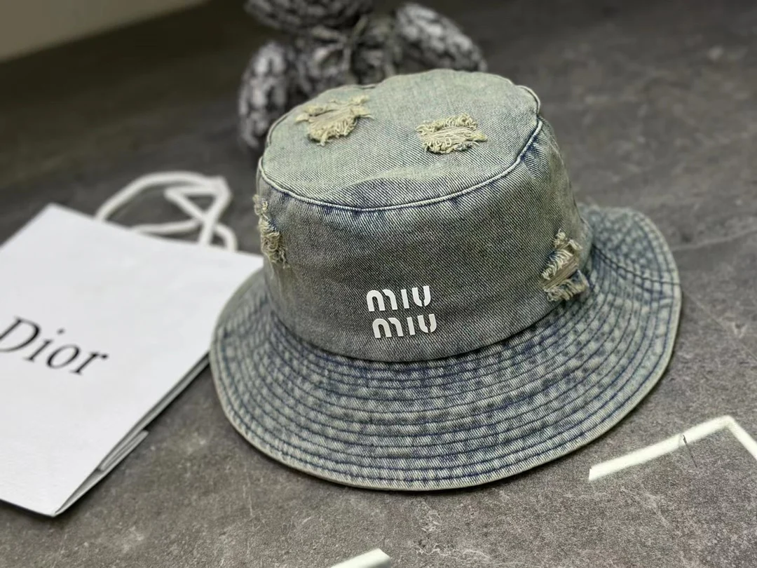 Панама Miu Miu из рваной джинсовой ткани