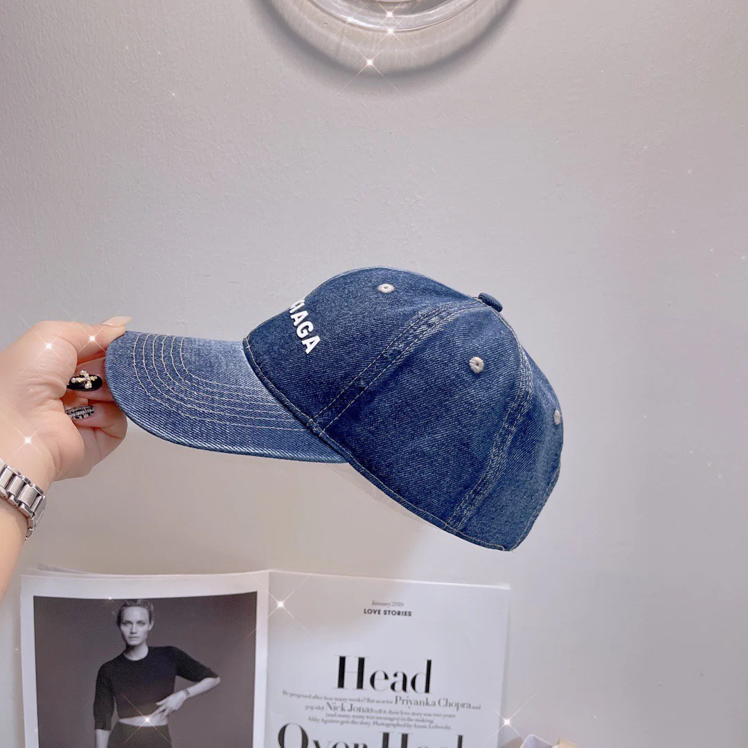 Бейсболка Balenciaga из выстиранного денима