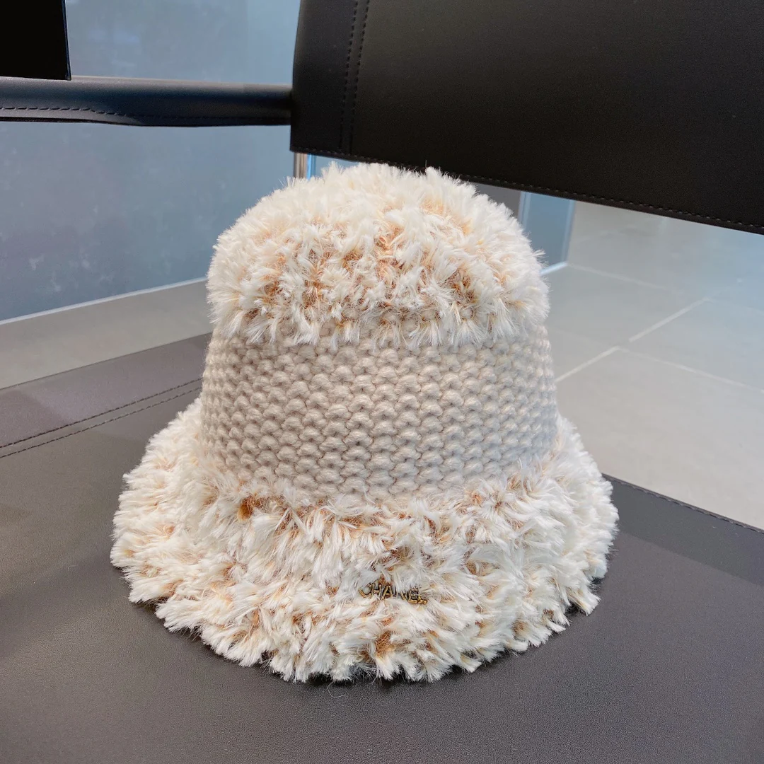 Chanel - Пушистая шапка - Белая