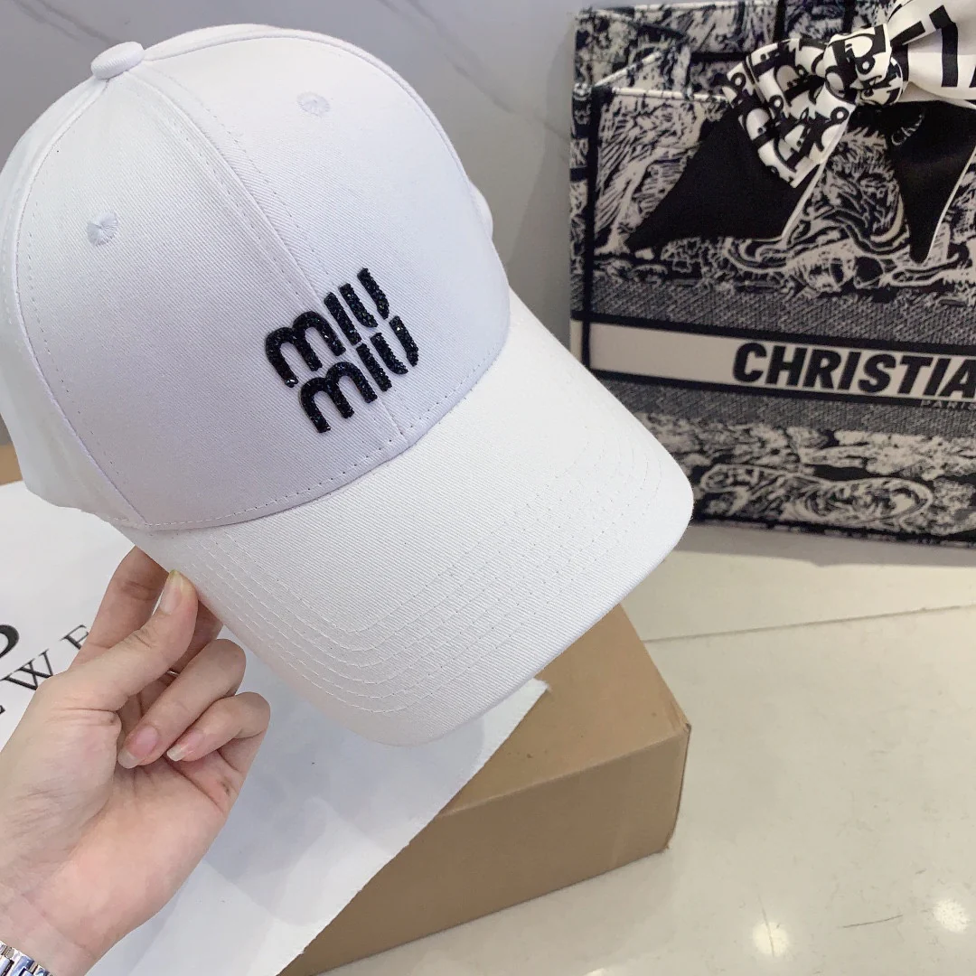 Бейсболка Miu Miu с ромбовидной надписью - белая