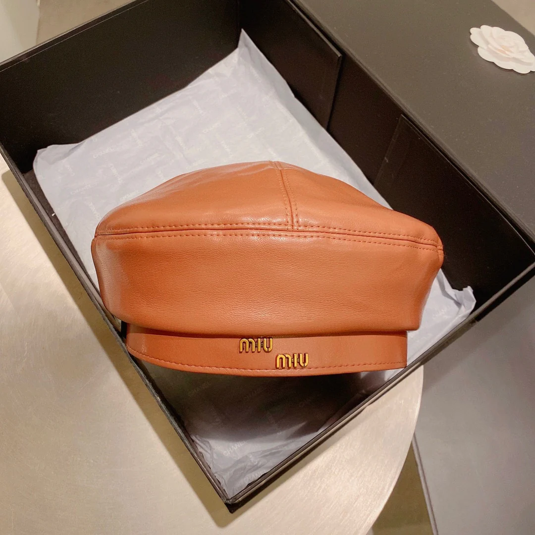 Кожаный берет Miu Miu - коричневый