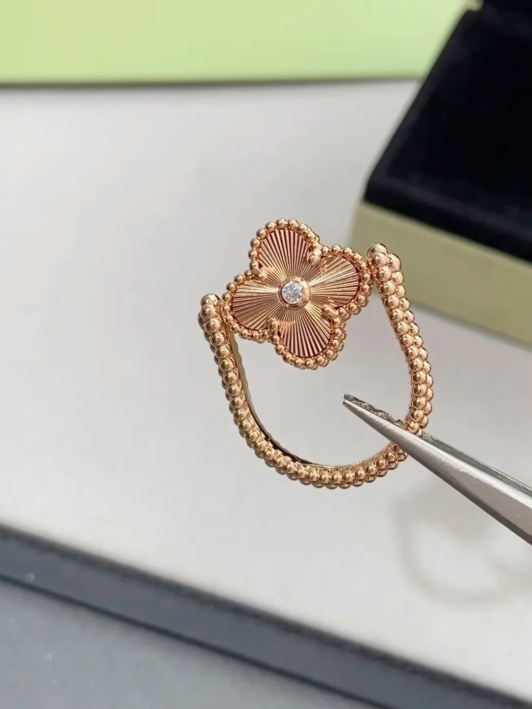 Ван Век - Кольцо 069