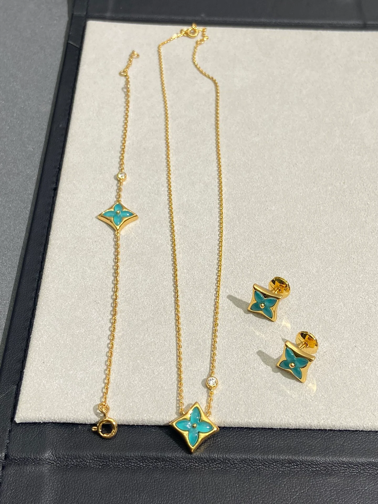 LV-Ожерелье 077