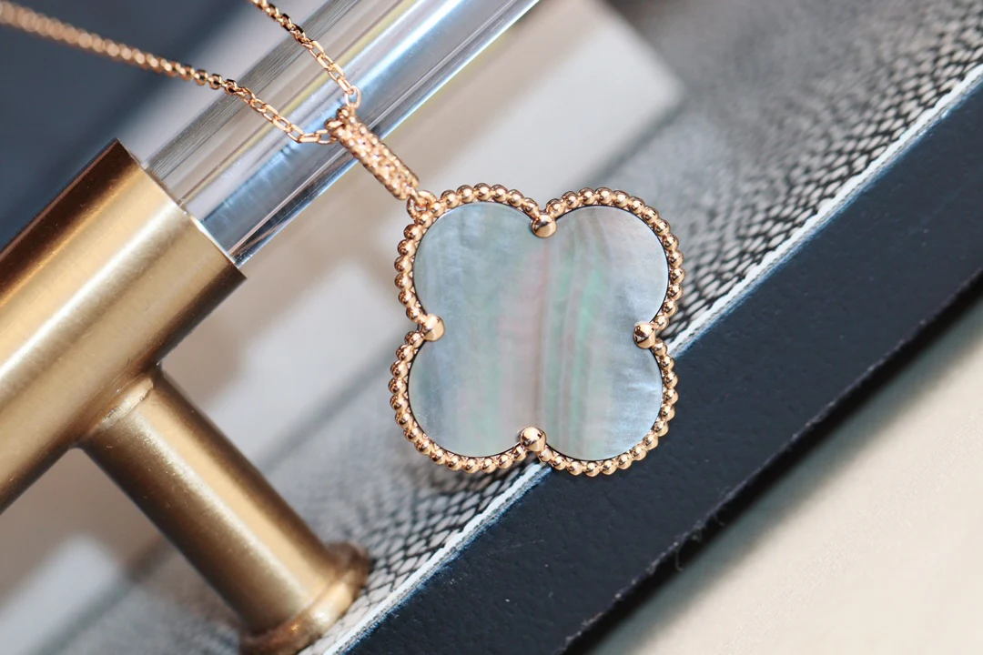 Колье VCA - Множество деталей