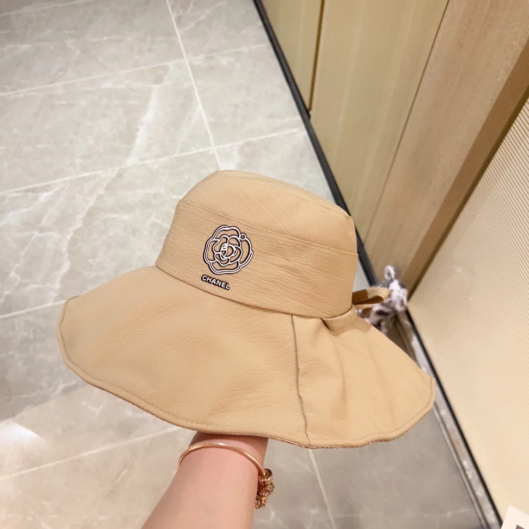 Новинка сезона весна/лето 2023 от Chanel - Рыбацкая шляпа с камелией